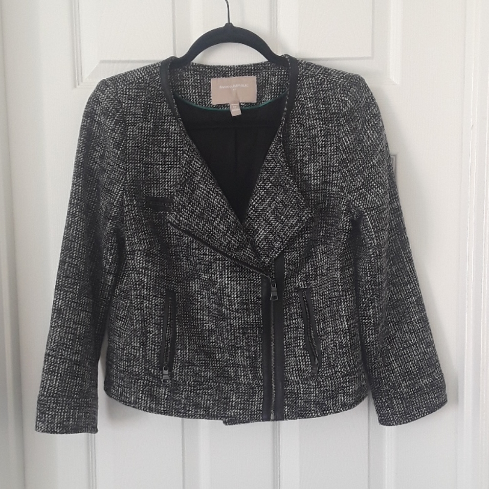 Black and white blazer Size 6P